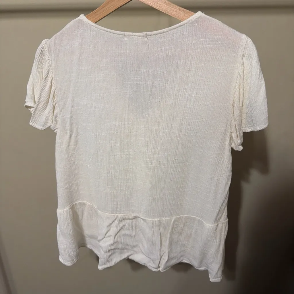 Eyeshadow Cream V-Neck Buttoned Blouse - Image 3