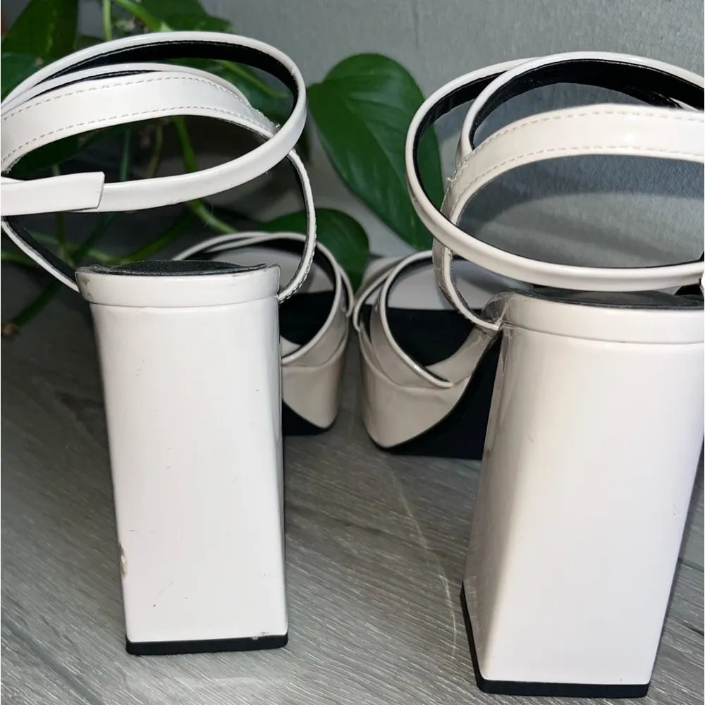 Platform patent leather sandals - Image 4