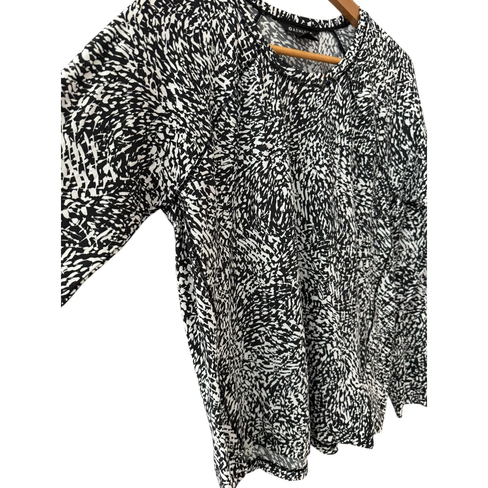 Athleta Ultimate Train‎ Print Long Sleeve Top Black & White Size Medium - Image 10