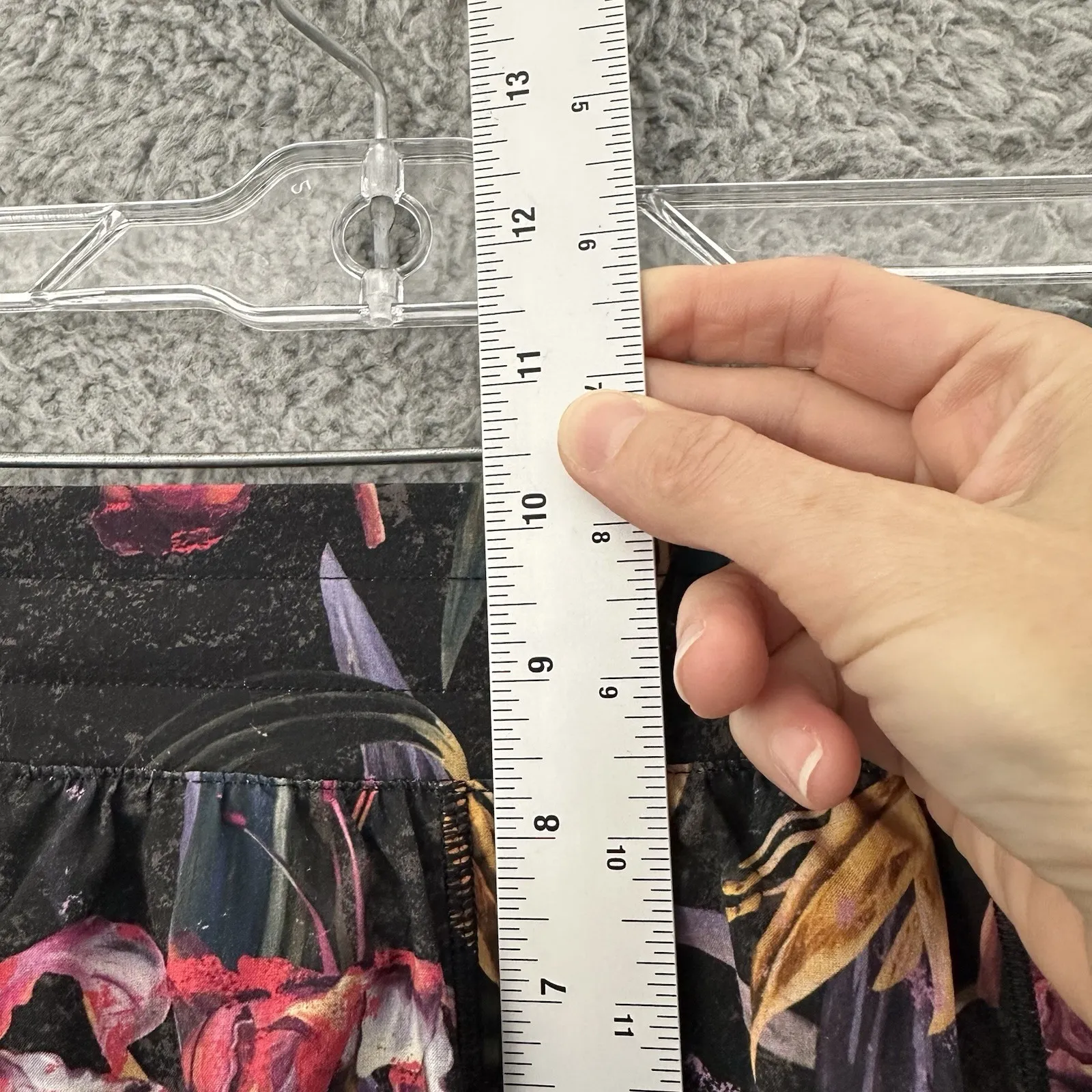 Lululemon Hotty Hot Low Rise Shorts 4" Veiled Floral Black Athletic Running W‎ 4 - Image 9