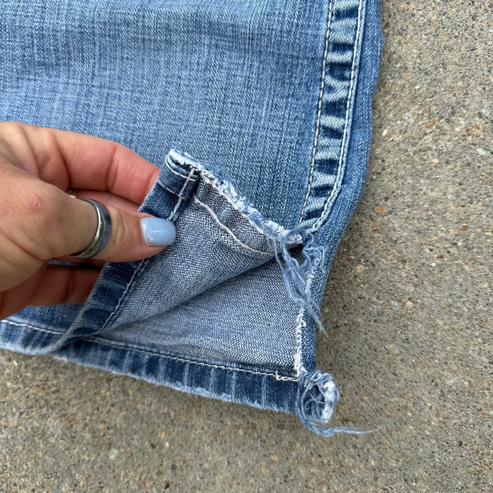 Y2K Buckle BKE Stella 30x31 1/2 Low Rise Flare Faded Worn In Jeans - Image 4