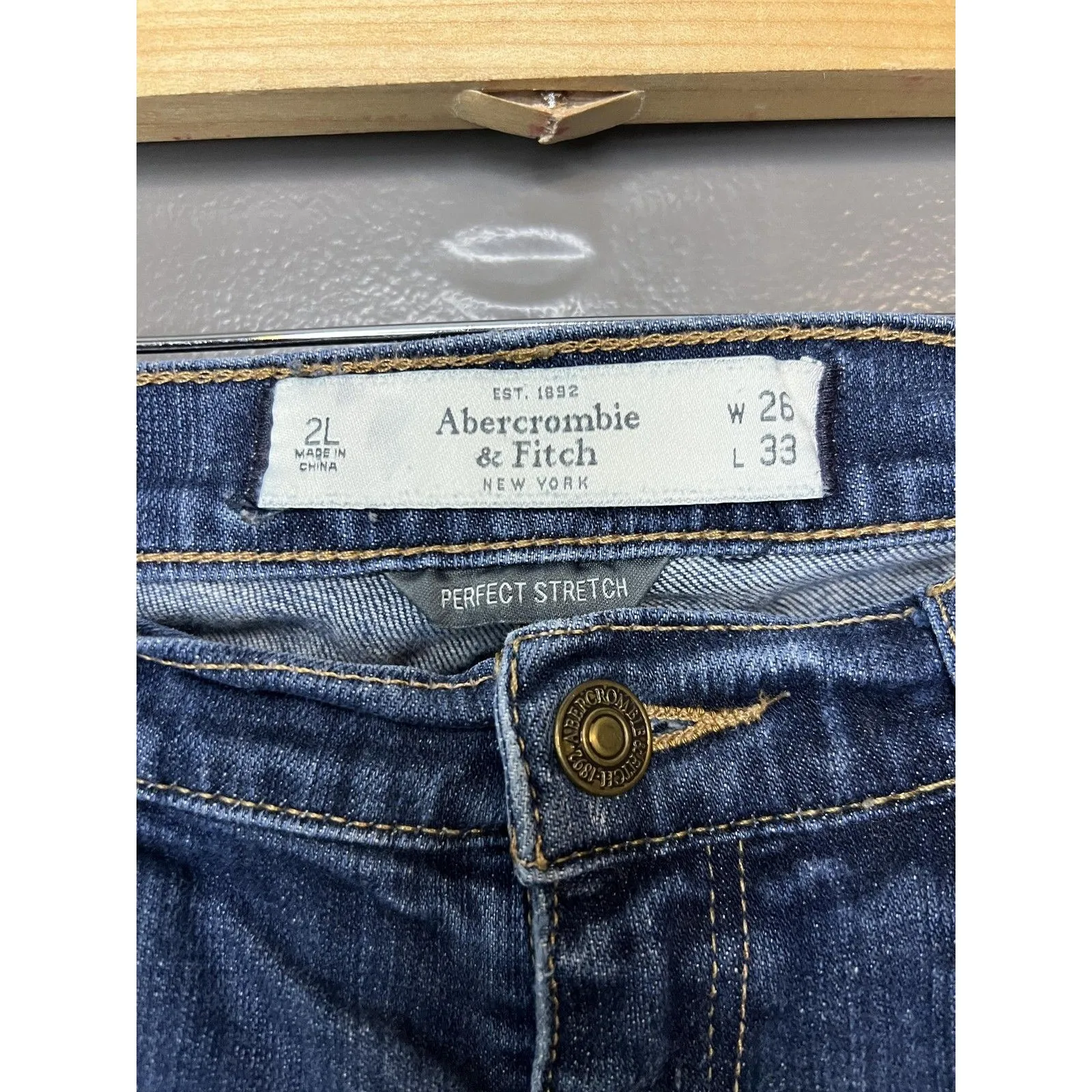 Abercrombie & Fitch Jeans Womens 26x33 Dark Wash Perfect Stretch Skinny Ripped - Image 4