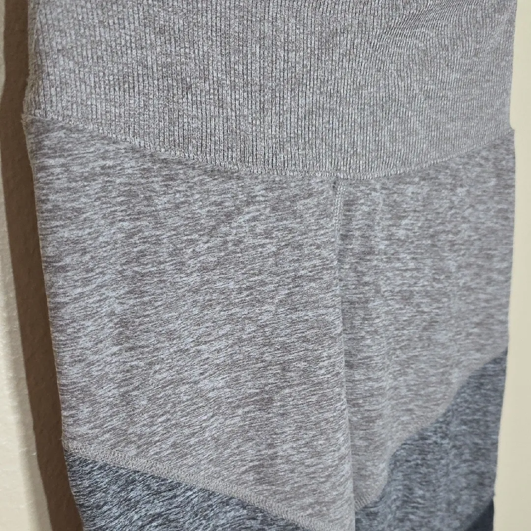 ALO Yoga Leggings High-Waist Alosoft Sheila Tan Grey Colorblock Womens Size XS - Image 6