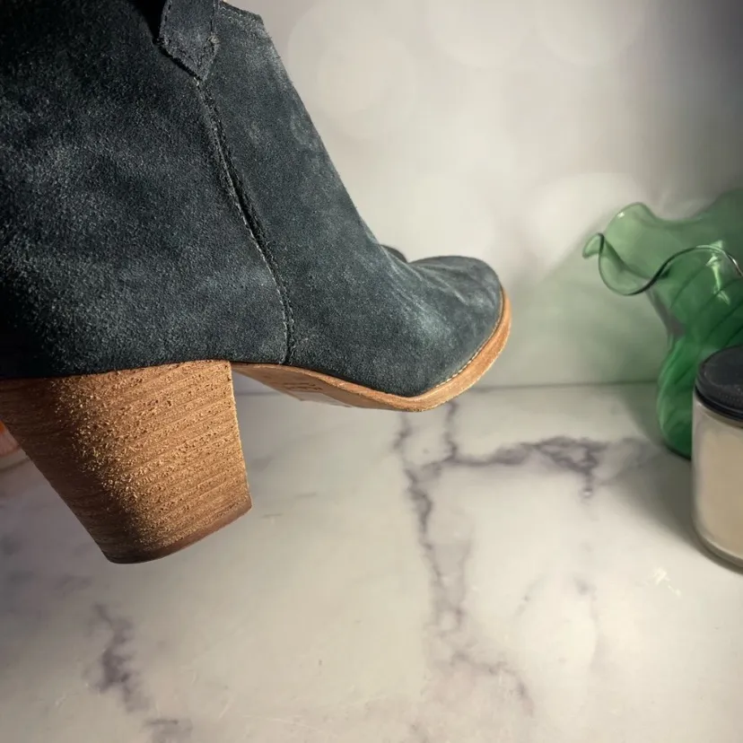 Madewell The Billie Suede Anke Boot in black 9 - Image 4