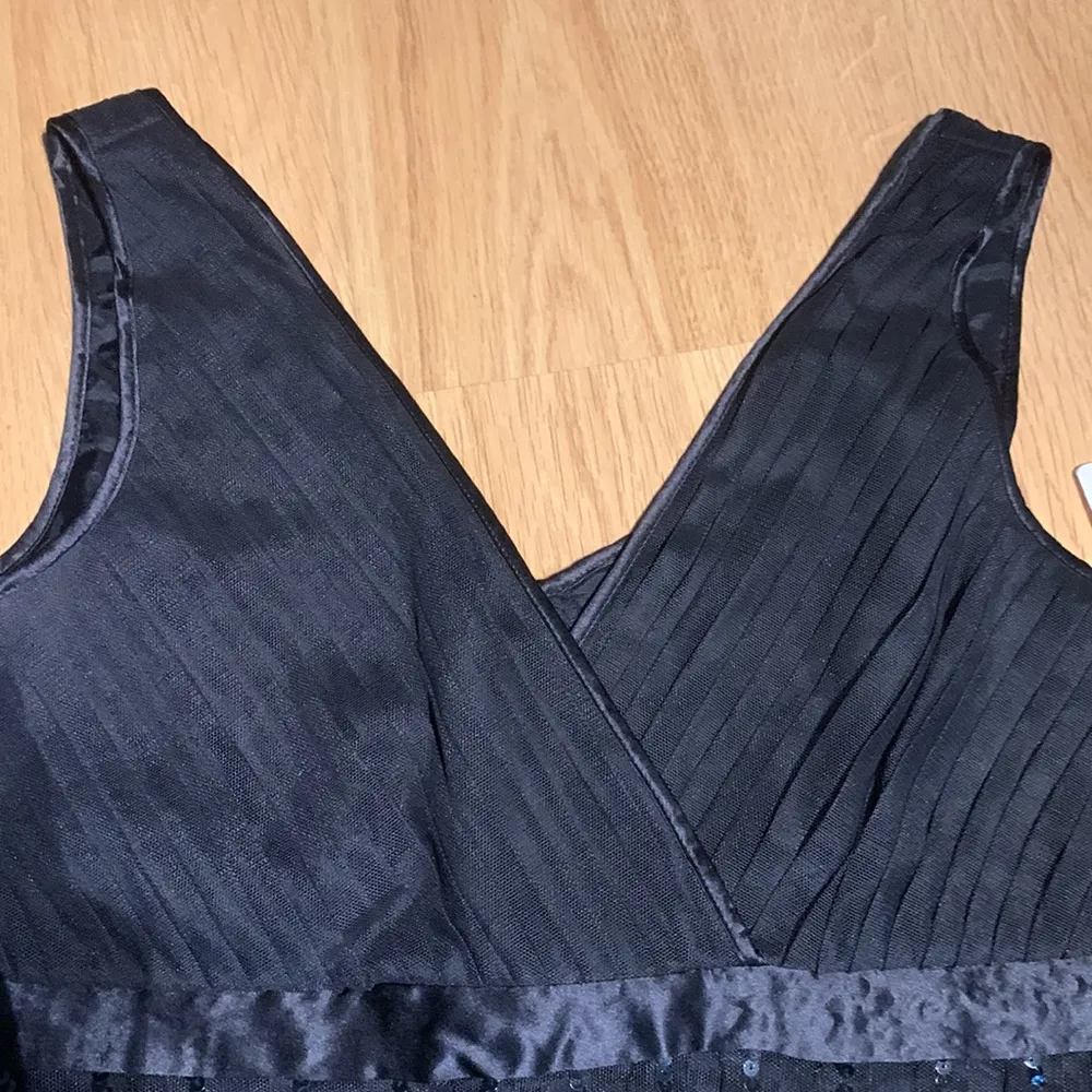 Stunning top for holiday parties by JS Collection NWT - Image 4