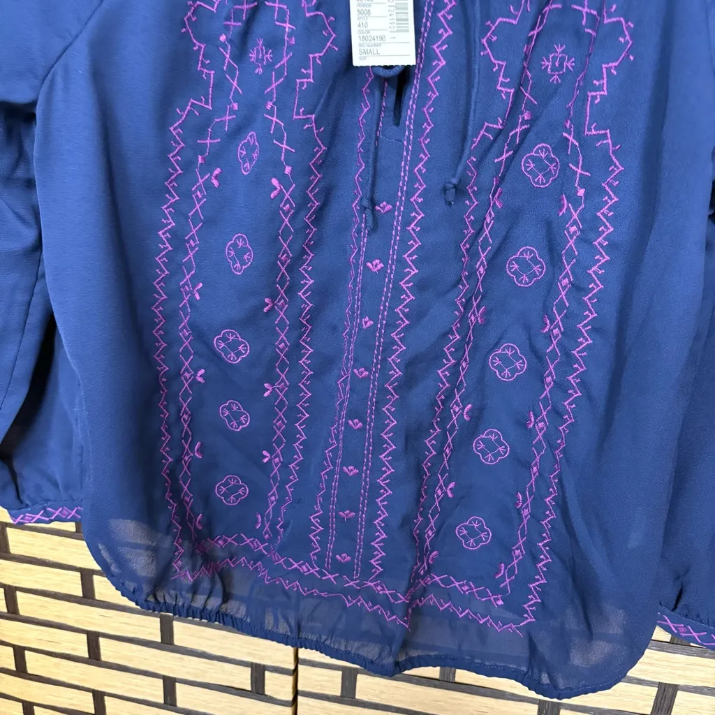 American Eagle Navy Sheer‎ Embroidered Top Size Small - Image 4