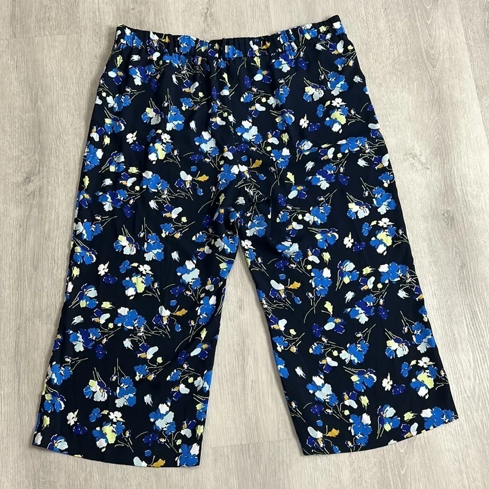 Halogen • floral wide leg crops plus size 2X - Image 4