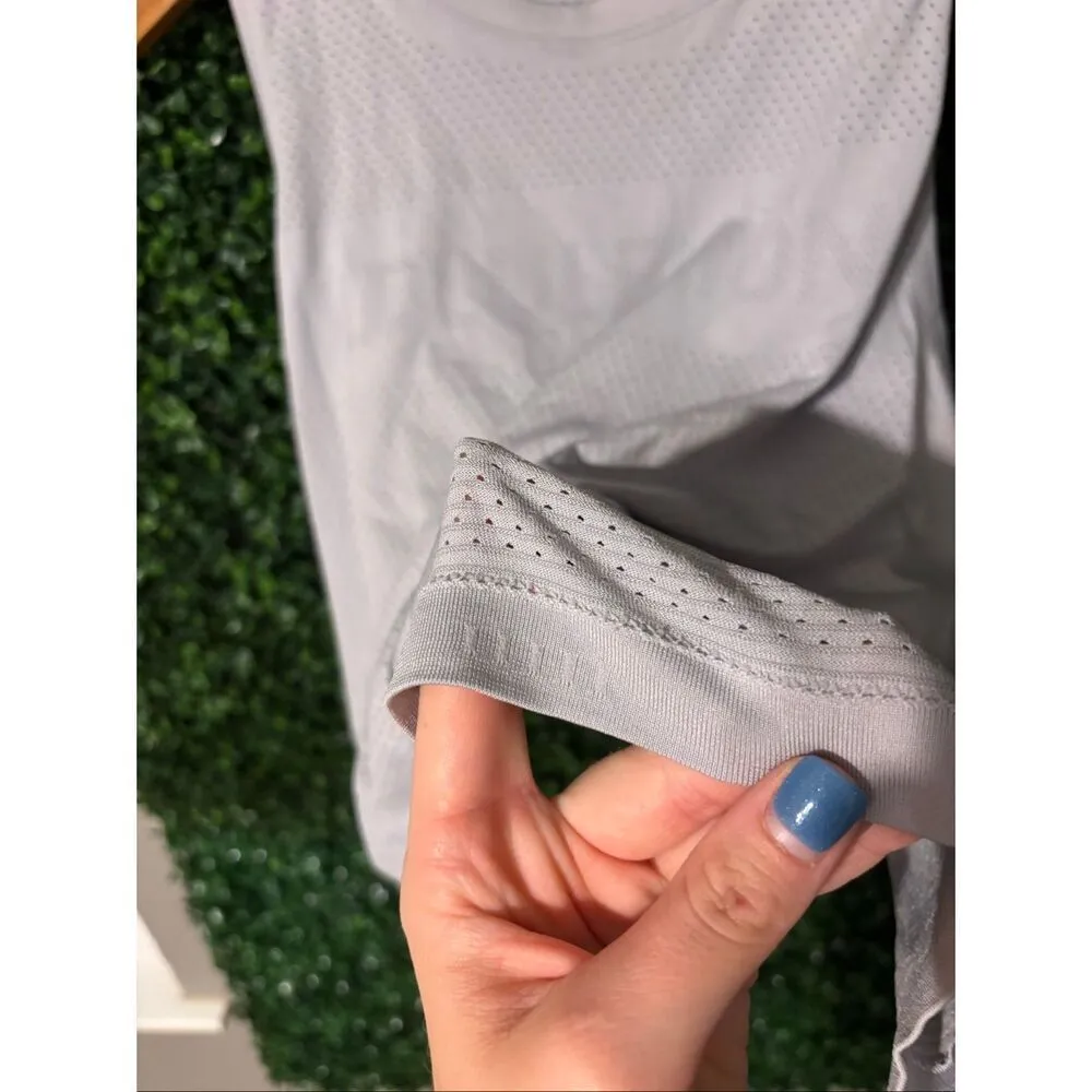 Lululemon Breeze By Gray Blue Tank Top Size 10 Cropped - Image 2