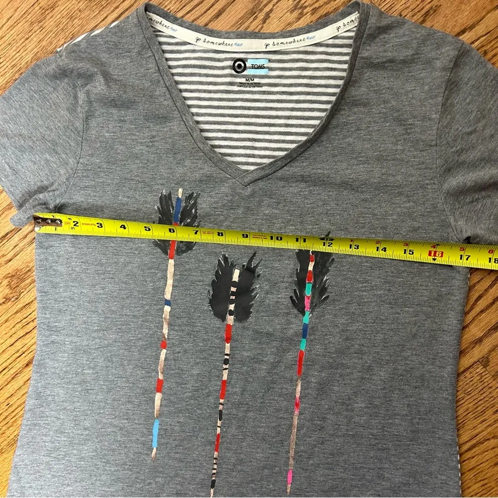 TOMS | Three Arrowhead Boho Graphic VNeck Tee Shirt Size M - Image 9