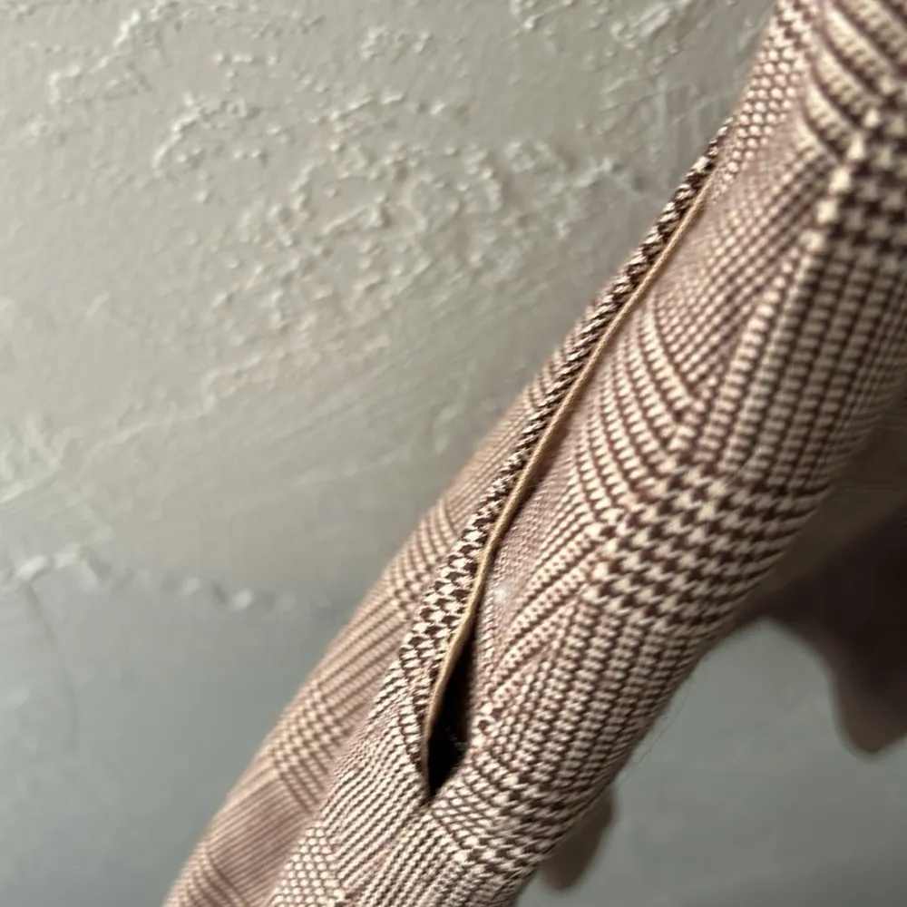 Houndstooth  spaghetti adjustable strap romper w/ pockets - Image 5