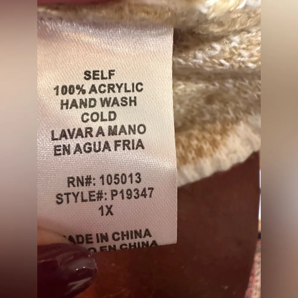 NWT Stylish Beige and White ANIMAL PRINT Women's Sweater - Image 9