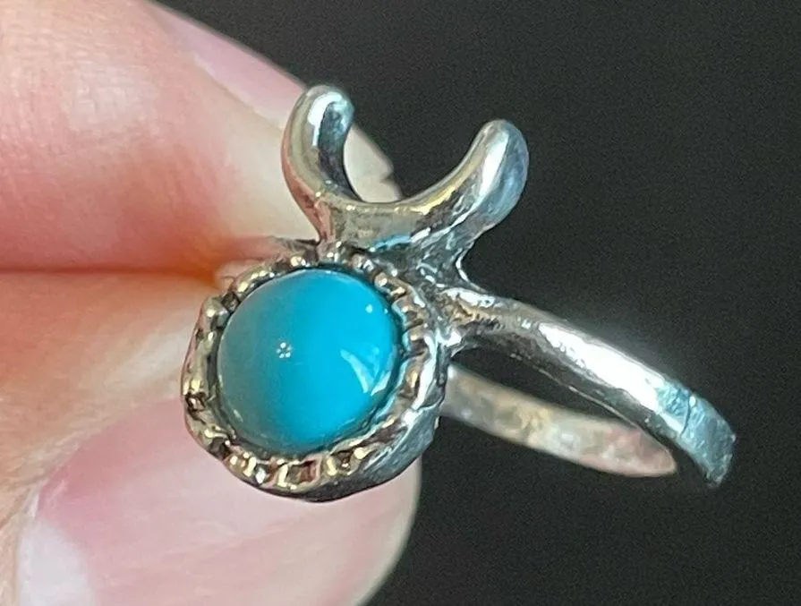Turquoise stone silver moon ring size 4 - Image 7