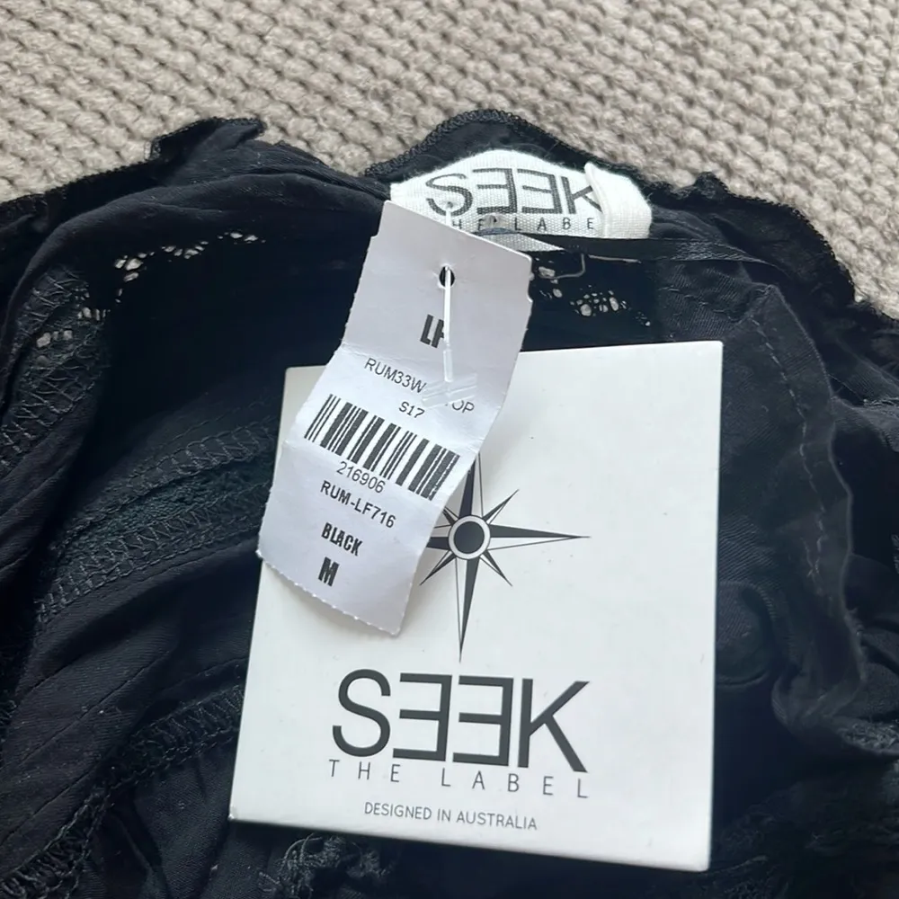 NWT LF SEEK THE LABEL BLACK OFF THE SHOULDER LACE OVERLAY CROP TOP - Image 7