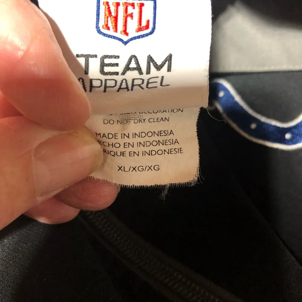 Colts Xl pull over poly/spandex long sleeve pull over. - Image 7