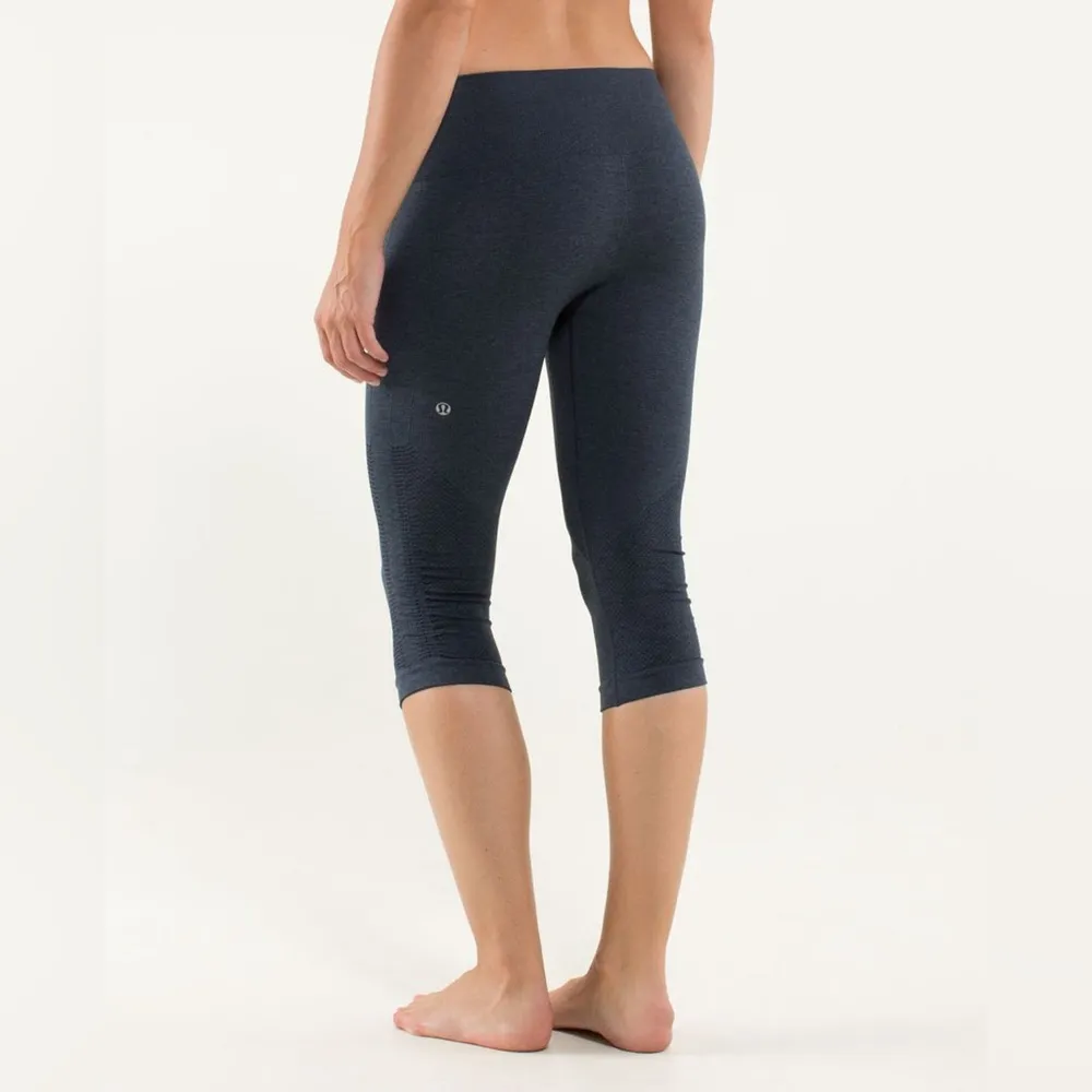 LULULEMON In The Flow Crop II Seamless Legging in Heathered Inkwell Size 4 - Image 2