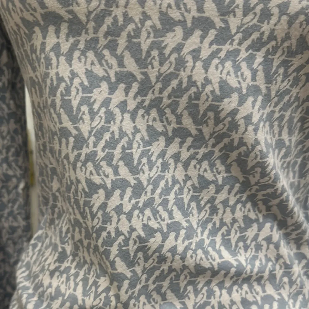 Ann Taylor- Bird Print Long Sleeve Tee EUC - Image 4