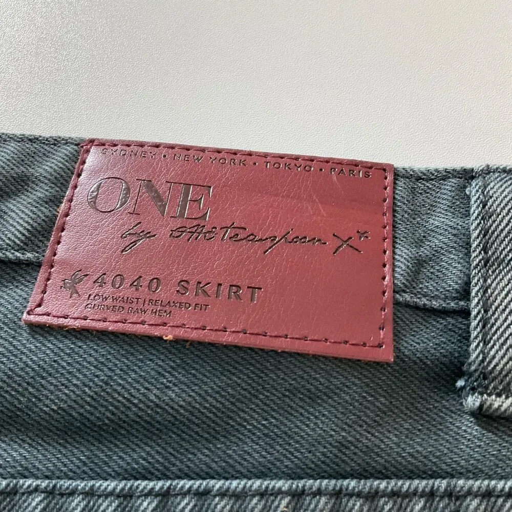 One Teaspoon 4040 Skirt With Low Waist & Raw Hem Size 27 black Denim button fly - Image 4