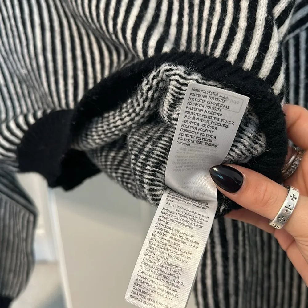 Adika Fuzzy Soft Striped Cropped Sweater - Image 7