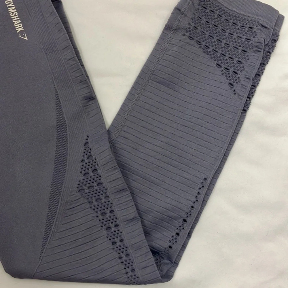 Gymshark purple athletic leggings woman’s size large - Image 4
