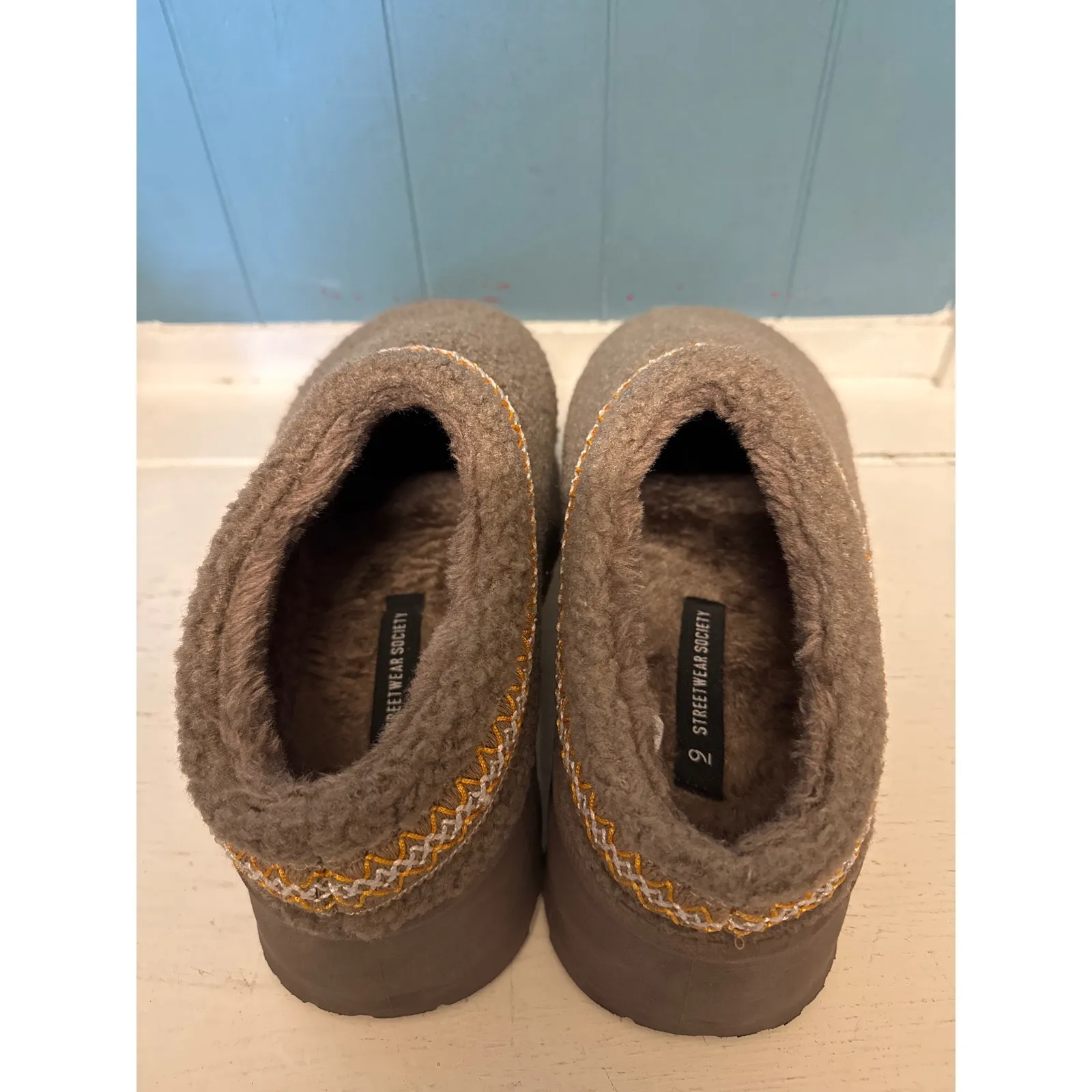 Streetwear Society Women's Brown Fleece Platform Mules Slippers Size 9 - Image 5