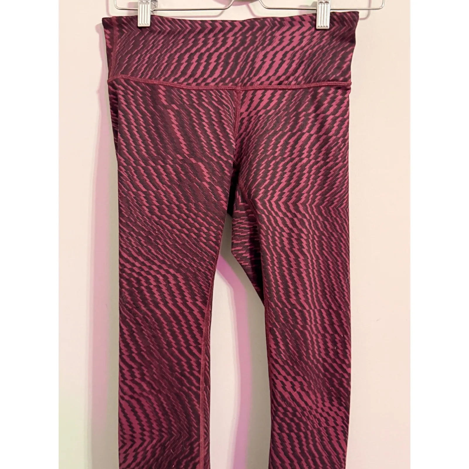 Lululemon Athletica Activewear Leggings Womens Size 6 Burgundy Zebra Print - Image 2