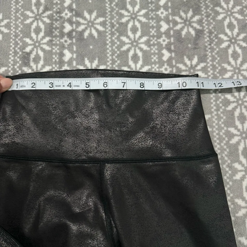 NWOT Aerie OFFLINE The Hugger High Waisted Crackle Legging Black‎ Size Small - Image 8