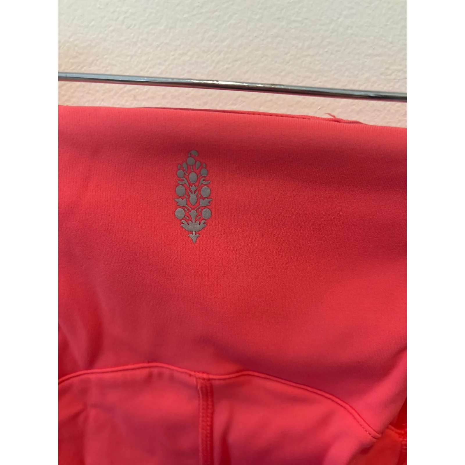 FP Movement Coral Scallop Hem Cropped Leggings Athleisure Workout Capris Pink Size M - Image 5