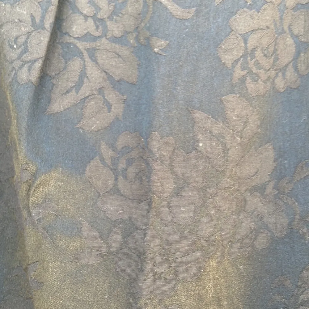 Black floral print pencil skirt woman’s size small - Image 3