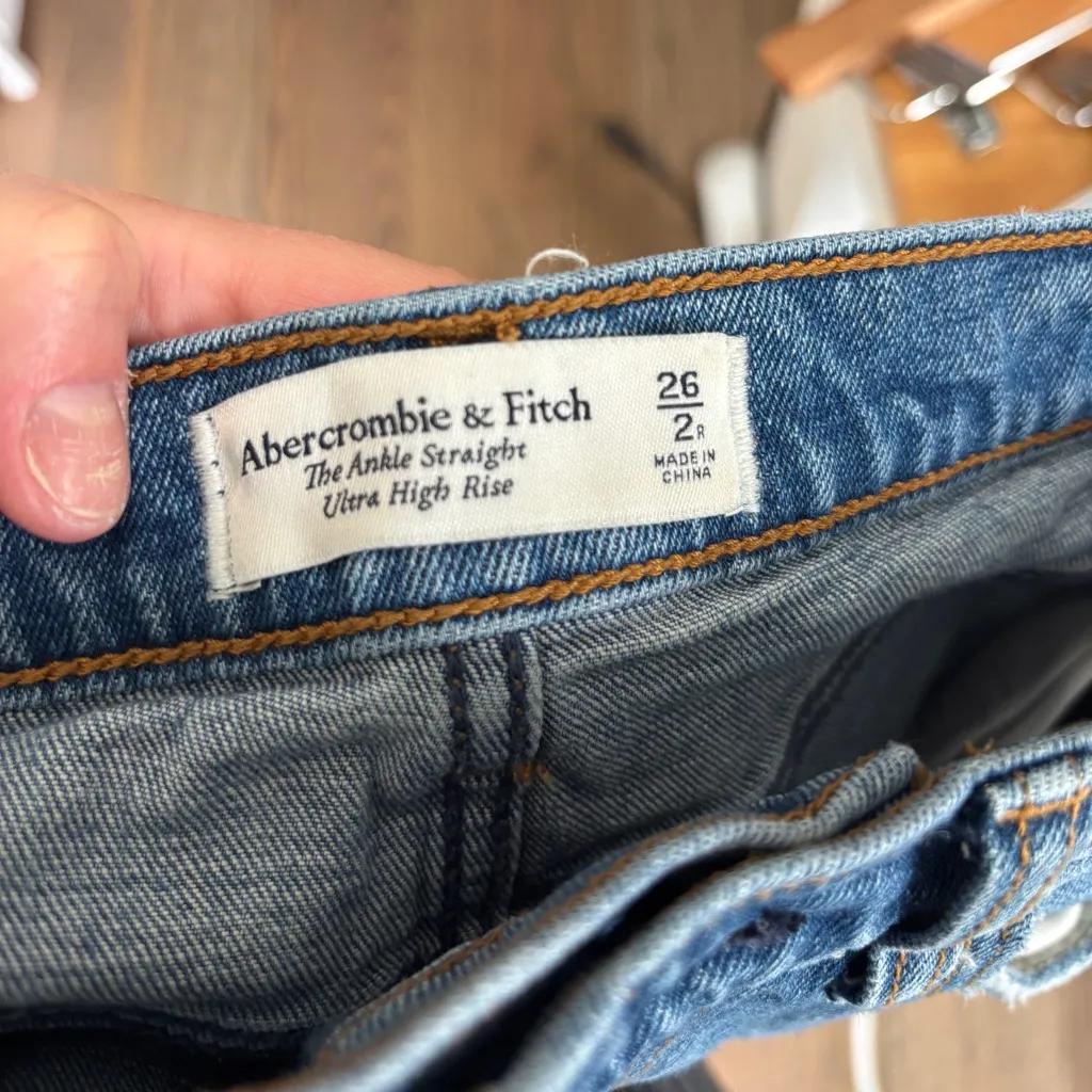 Abercrombie & Fitch The Ankle Straight Ultra High Rise Distressed Jeans Sz 26/2R - Image 9