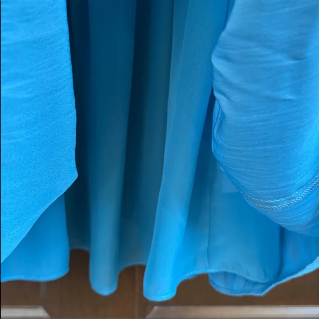 EUC Evereve Sleeveless Smocked Waist
Ruffle Neck Dress Blue Size XS - Image 8