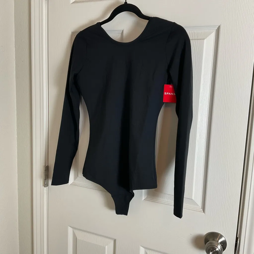 Spanx Classic Black Scoop Neck Long Sleeve Bodysuit Size Medium - Image 3