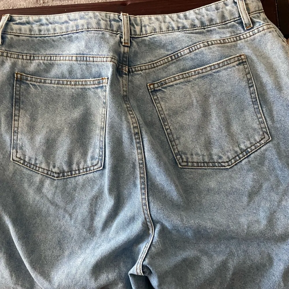 ASOS size 34 distressed Boyfriend Jeans with Classic Denim Look $55 Blue - Image 5