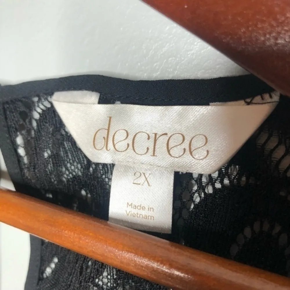 Decree plus size black lace sleeve high low blouse - Image 2