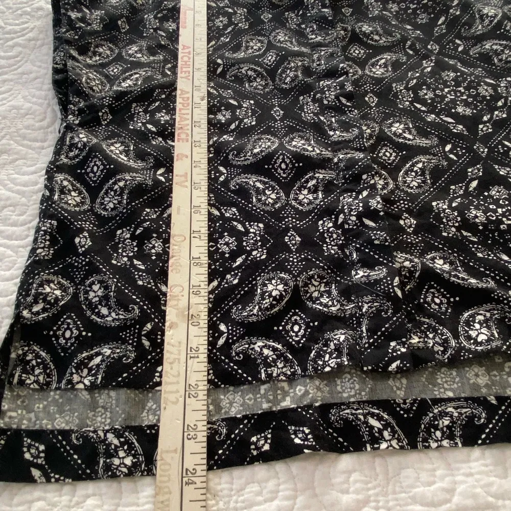 Black and White Paisley Print High Low Cap Sleeve Button Up Shirt Size Large - Image 13