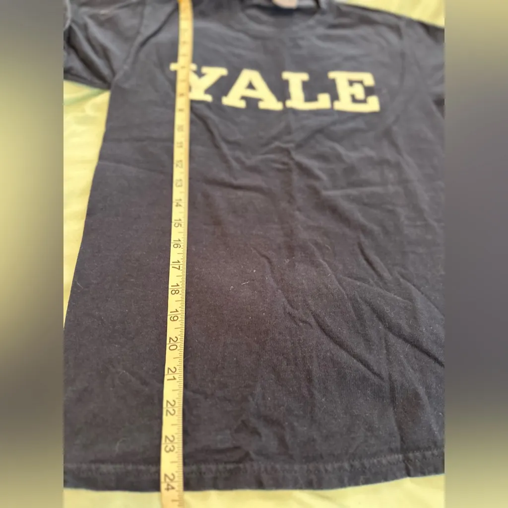 NWOT Unisex Sz: Small Yale University Spell Out Navy Cotton Graphic Tee. - Image 4