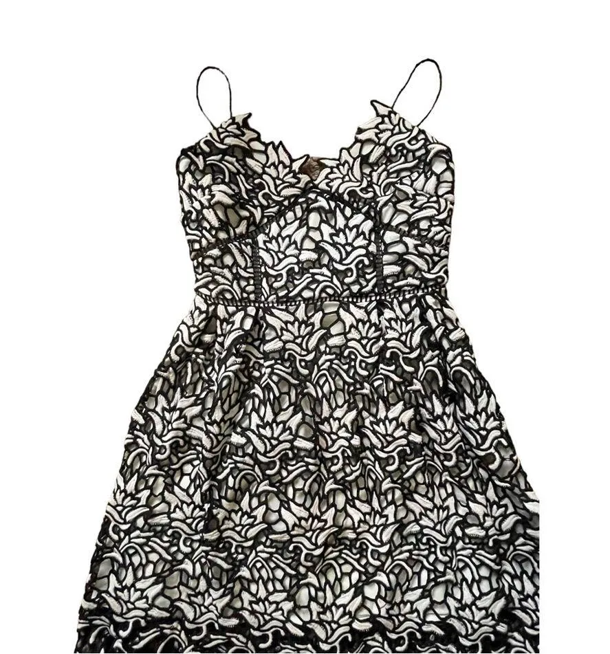 Elliatt Paradise Dress in Monochrome Black & White Lace Midi Women’s Small DR - Image 3