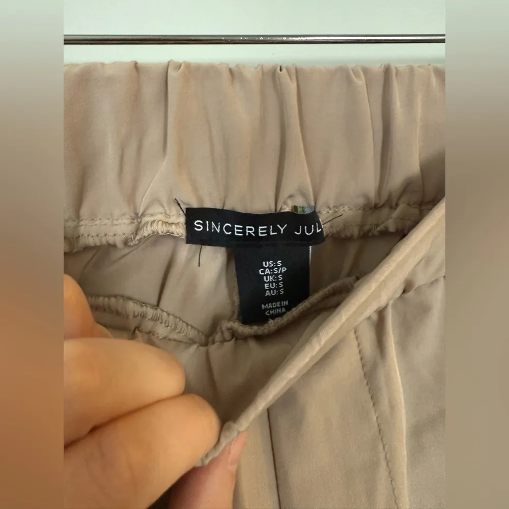 NWOT Sincerely Jules Khaki Cargo Pull On Pants Size Small Tan - Image 3