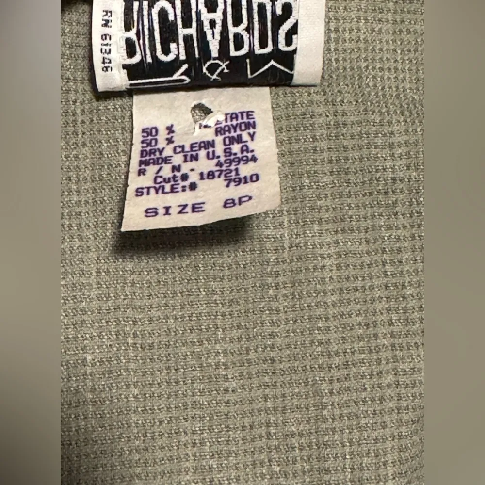 EUC R&M Richards Green Embroidered Floral Short Sleeve Blouse size 8P - Image 10