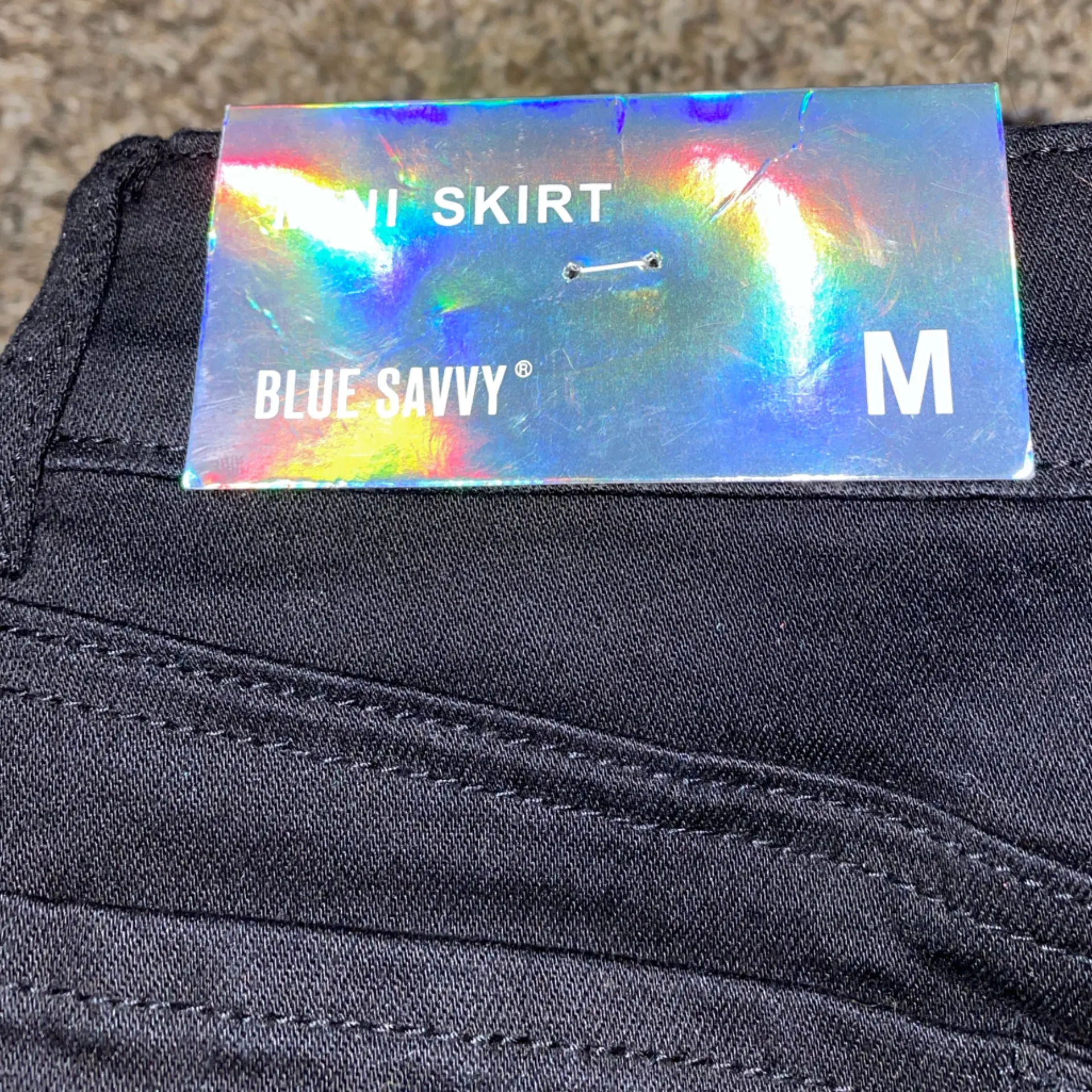 ♻️NWT- Black distressed denim mini skirt - Image 4