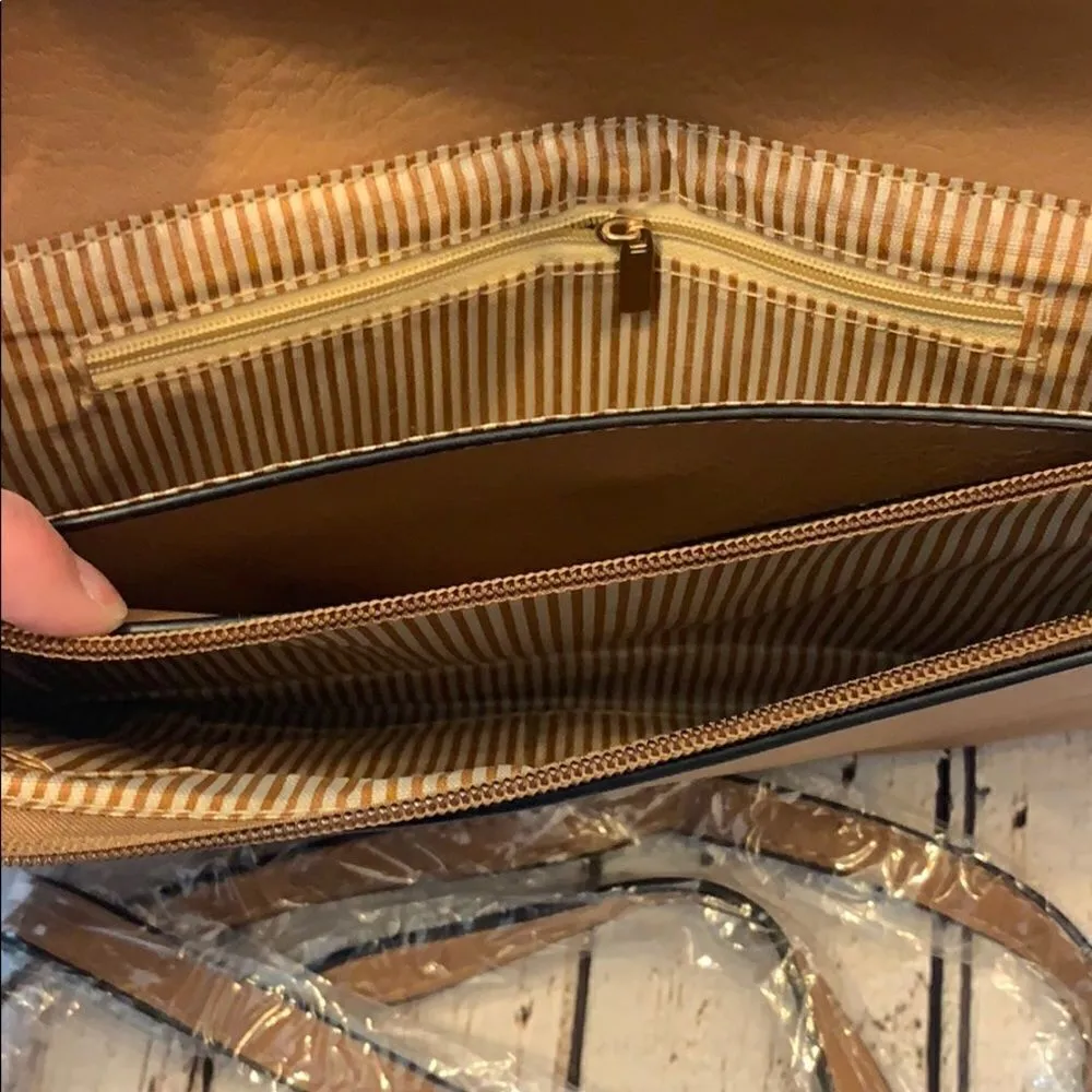 NWOT tan clutch or crossbody Brown - Image 4