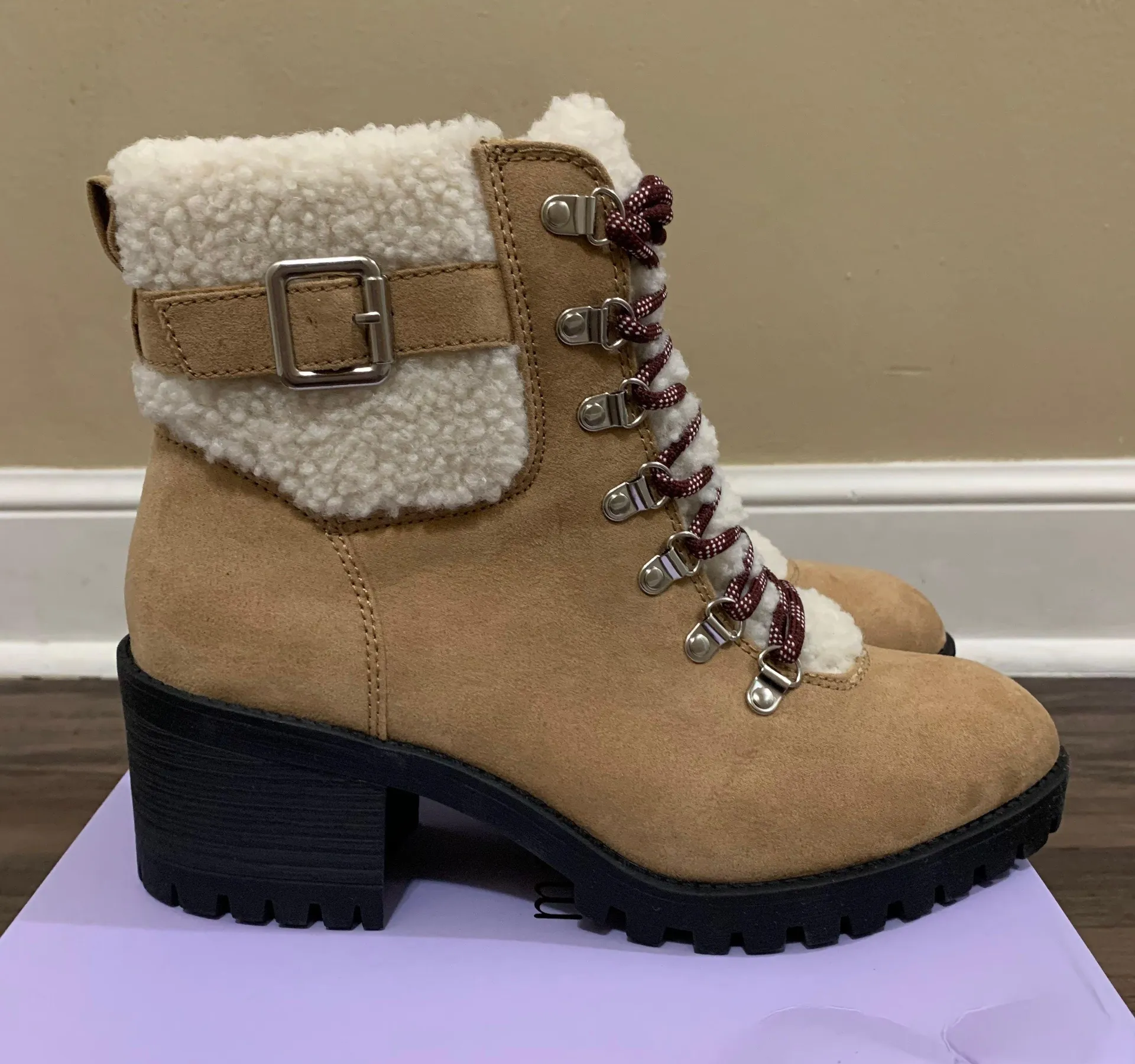 Tan Lug Sole Faux Fur Hiker Boots 9.5 - Image 4