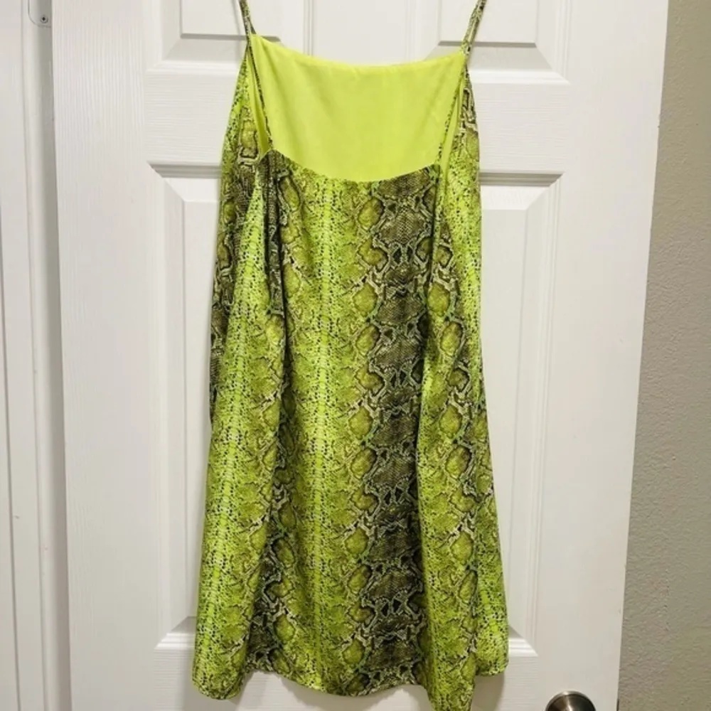 LE LIS SNAKE PRINT NEON SHIFT TANK DRESS - Image 2