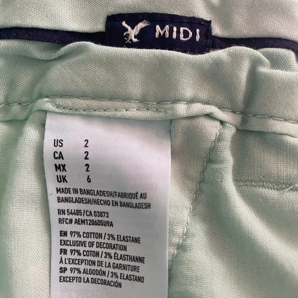 American Eagle  Outfitters Green Bermuda Shorts Classic Cotton Twill - Image 4