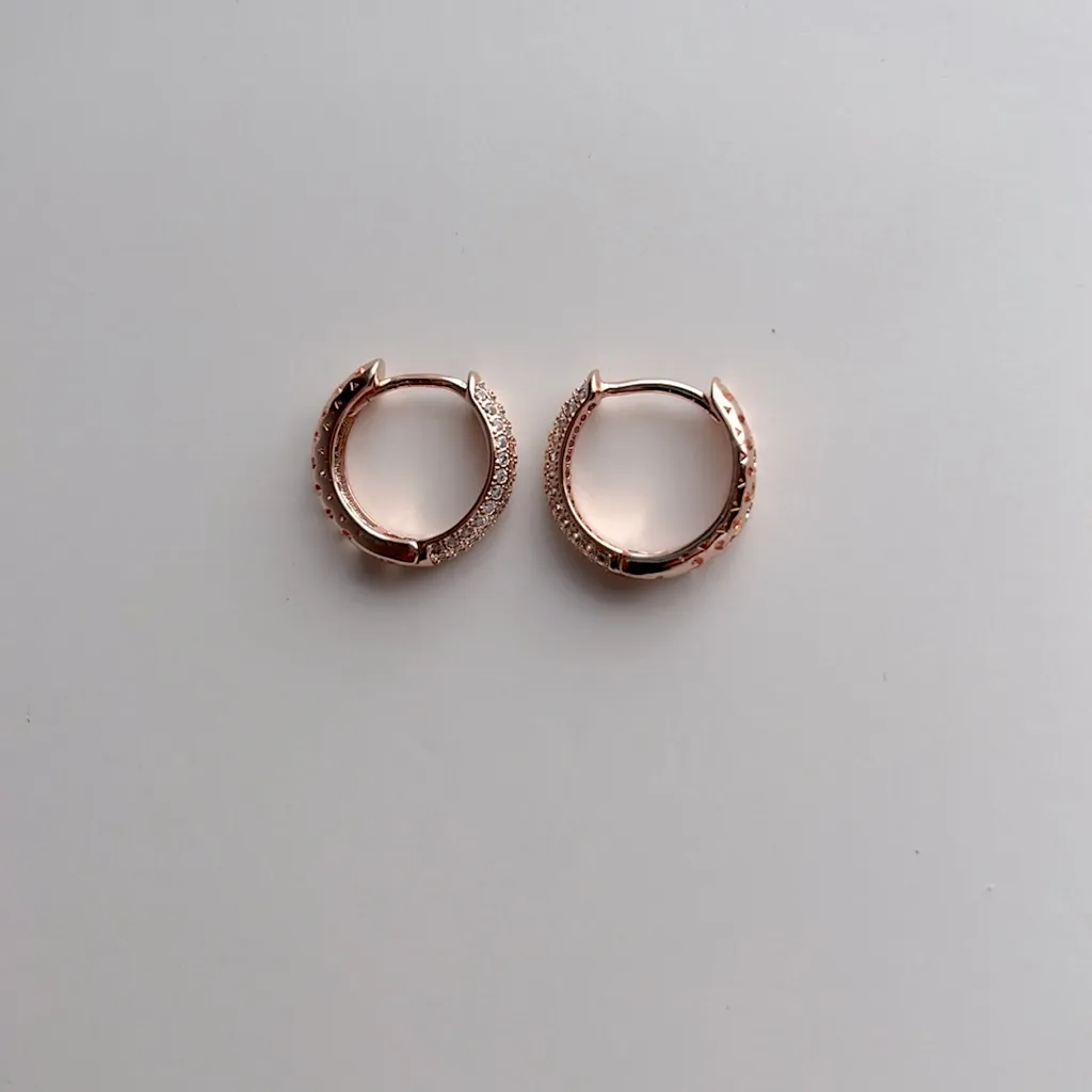 2 pair of rose gold tone sparkling earrings larger pair is from Guess - Image 7