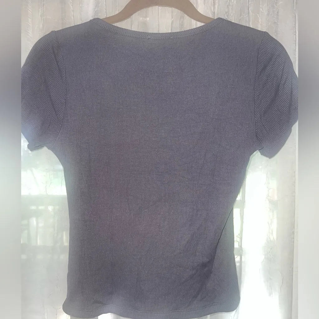 White Fox Gray top size medium - Image 3