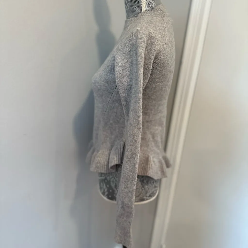Ann Taylor Sz:M Wool Cashmere Gray Ruffle Hem Pullover Crew Neck Sweater. - Image 3