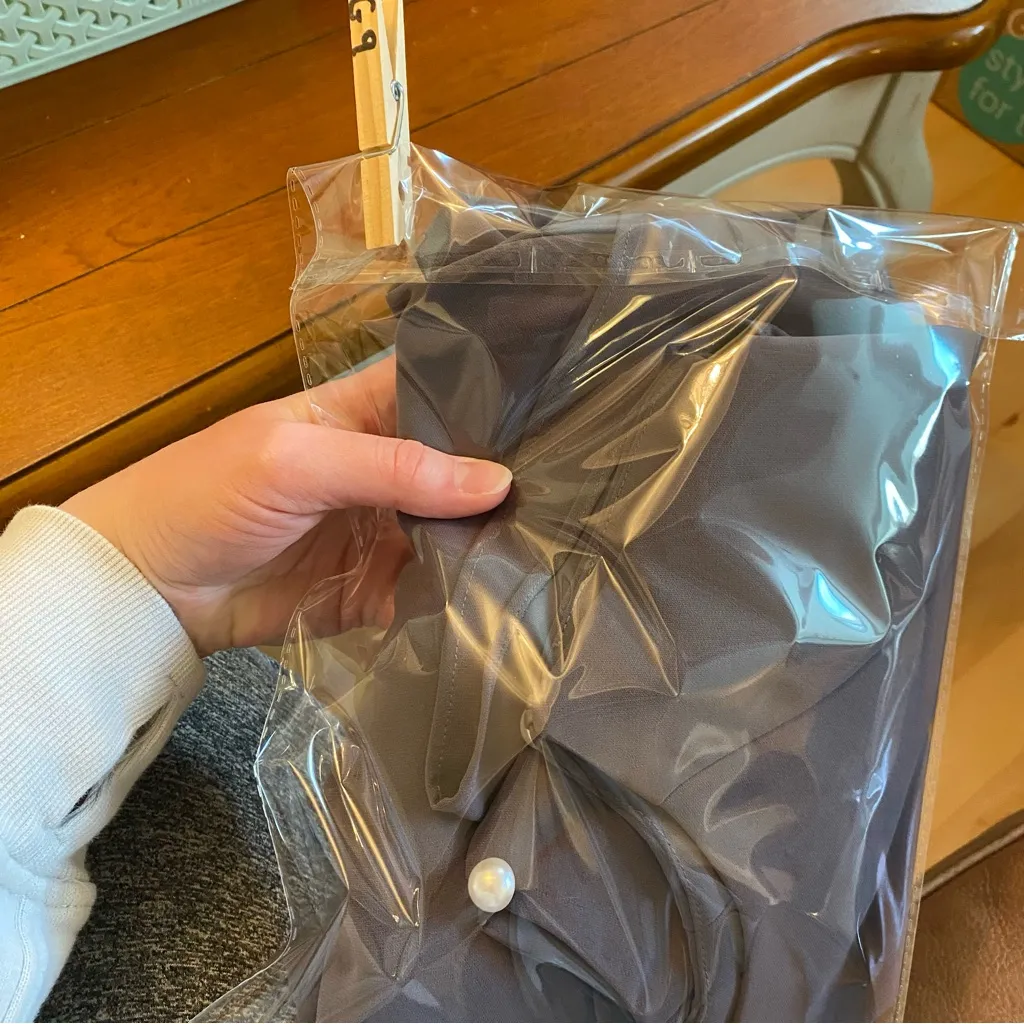 Amanda‎ Uprichard Genesee Pearl Cold-Shoulder Top size P or XS - Image 11