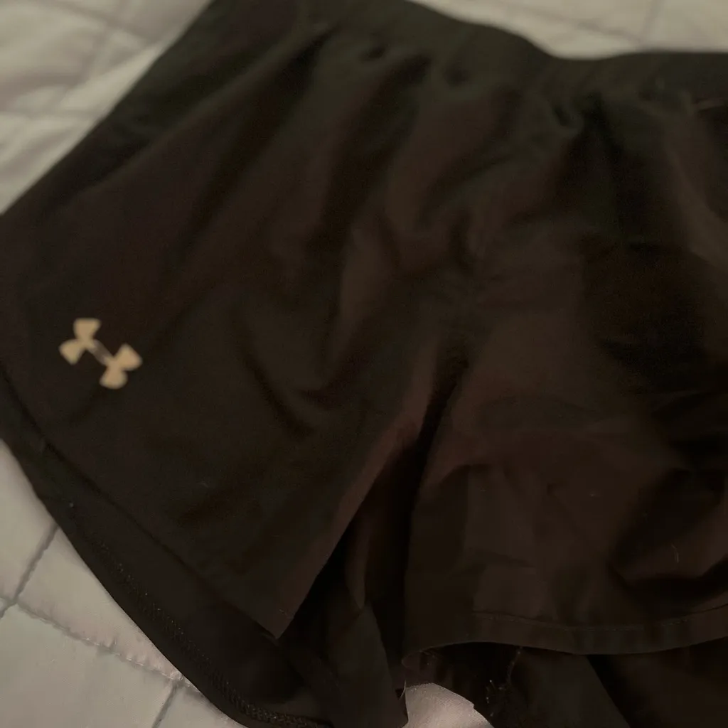 Under Armour Black and Navy Shorts Women’s Medium - Image 3