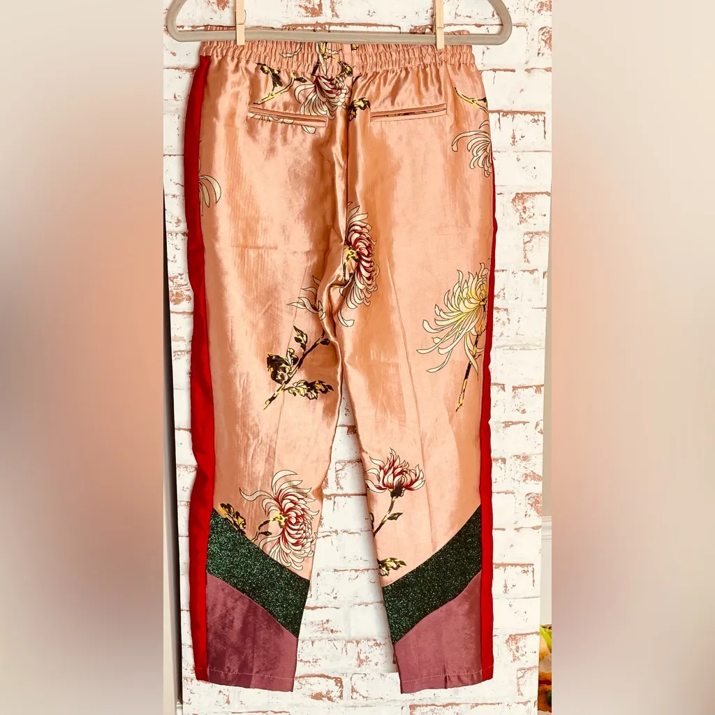 Scotch and Soda Satin Cropped Pants with Red Accents - Image 2