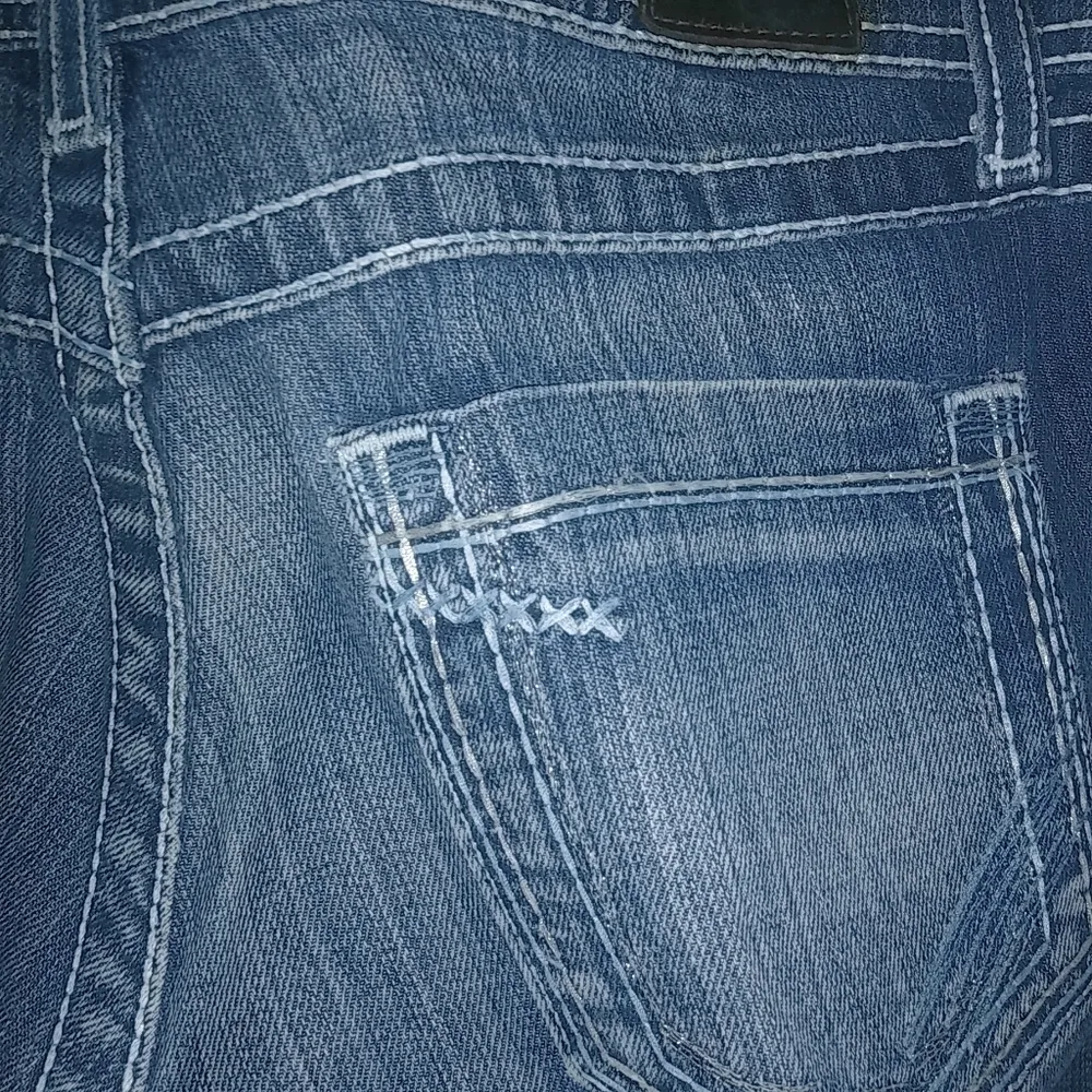 BKE Kate 31x37 Tall Low Rise White Contrast Stitched Pocket Boot Cut Jeans - Image 11